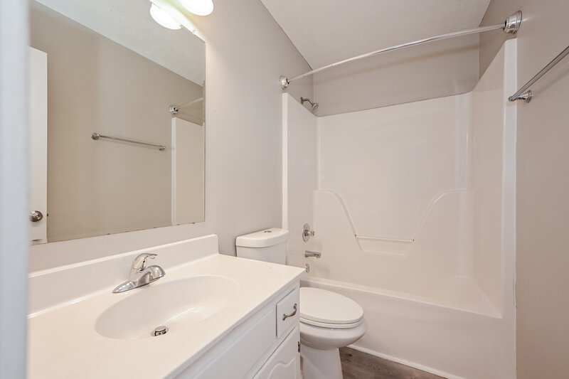 2,095/Mo, 1984 Old Castle Dr Murfreesboro, TN 37127 Bathroom View