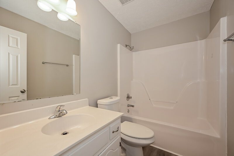 2,095/Mo, 1984 Old Castle Dr Murfreesboro, TN 37127 Bathroom View 2