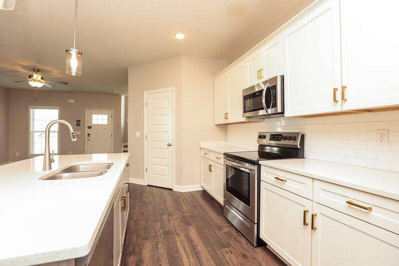 2,215/Mo, 2741 Eldin Creek Dr Murfreesboro, TN 37128 Kitchen View 2
