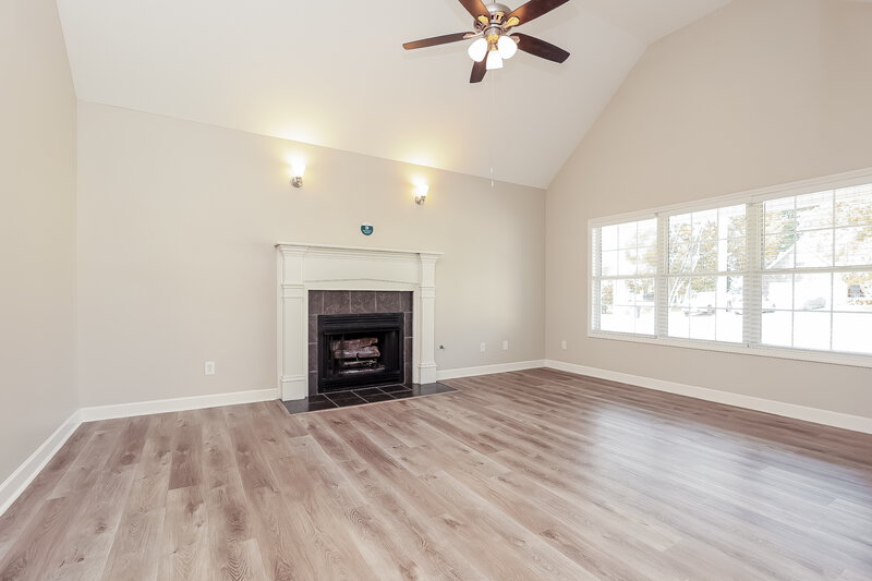 2,075/Mo, 832 Hammersmith Dr Smyrna, TN 37167 Living Room View 2