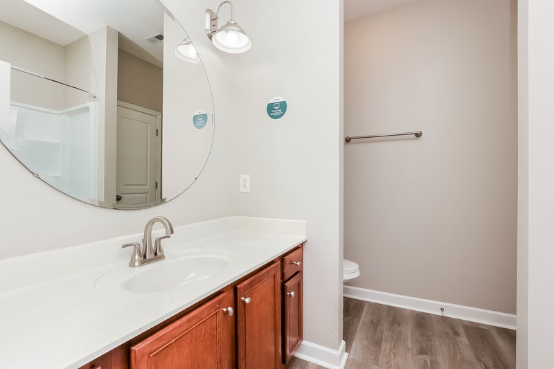 2,075/Mo, 832 Hammersmith Dr Smyrna, TN 37167 Main Bathroom View