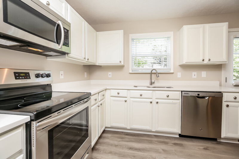 2,685/Mo, 5625 Dory Dr Antioch, TN 37013 Kitchen View 2