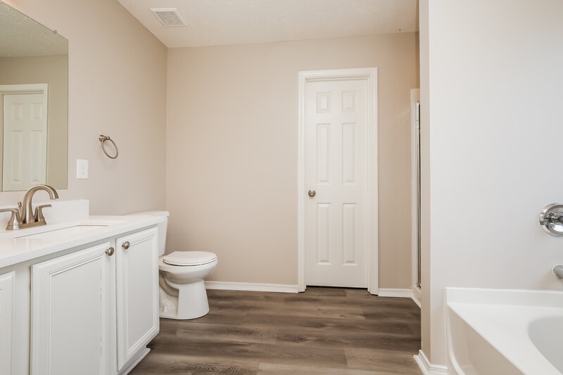 2,685/Mo, 5625 Dory Dr Antioch, TN 37013 Main Bathroom View