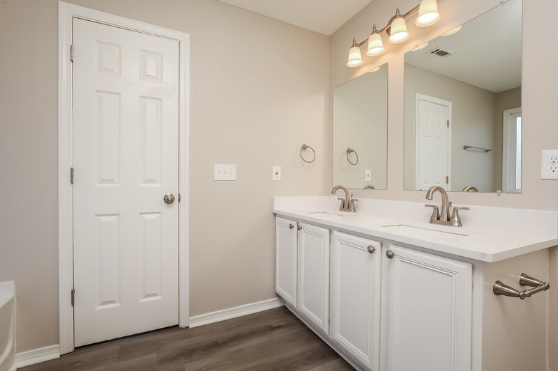 2,685/Mo, 5625 Dory Dr Antioch, TN 37013 Main Bathroom View 2