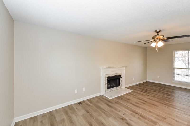 2,265/Mo, 605 Rocky Ridge Cir La Vergne, TN 37086 Living Room View 3