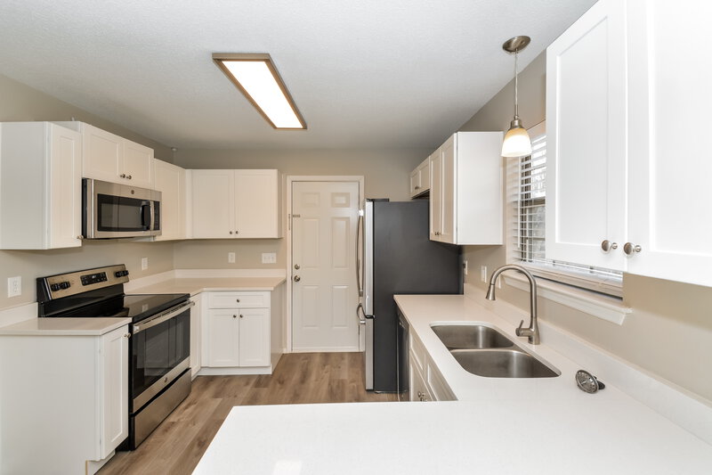 2,265/Mo, 605 Rocky Ridge Cir La Vergne, TN 37086 Kitchen View