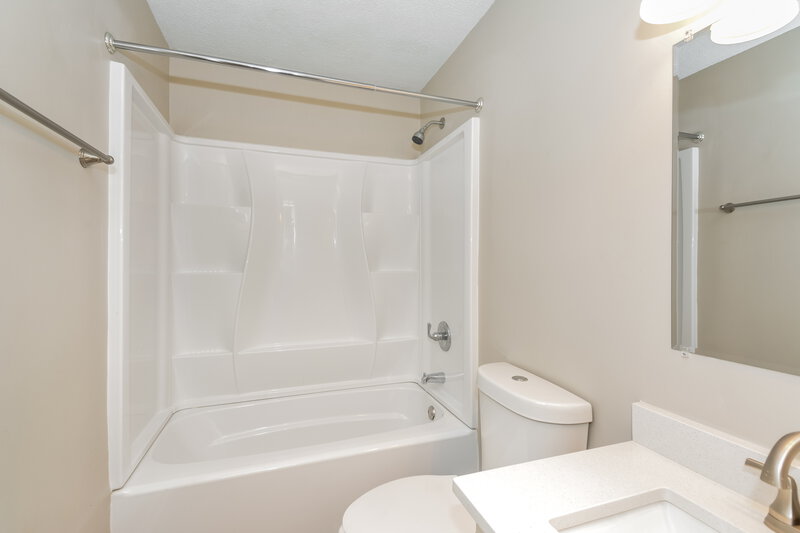 2,265/Mo, 605 Rocky Ridge Cir La Vergne, TN 37086 Bathroom View
