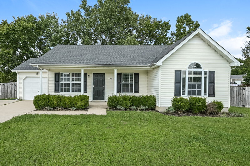 2,030/Mo, 1906 Sean Cove La Vergne, TN 37086 External View