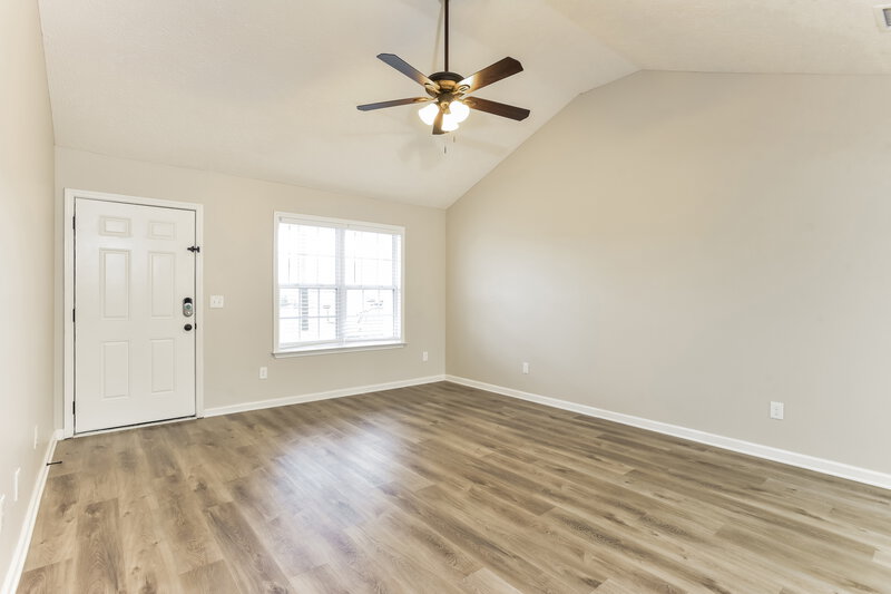 3,080/Mo, 1906 Sean Cove La Vergne, TN 37086 Living Room View 2