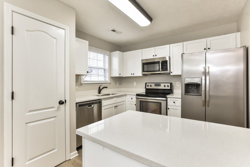 3,080/Mo, 1906 Sean Cove La Vergne, TN 37086 Kitchen View