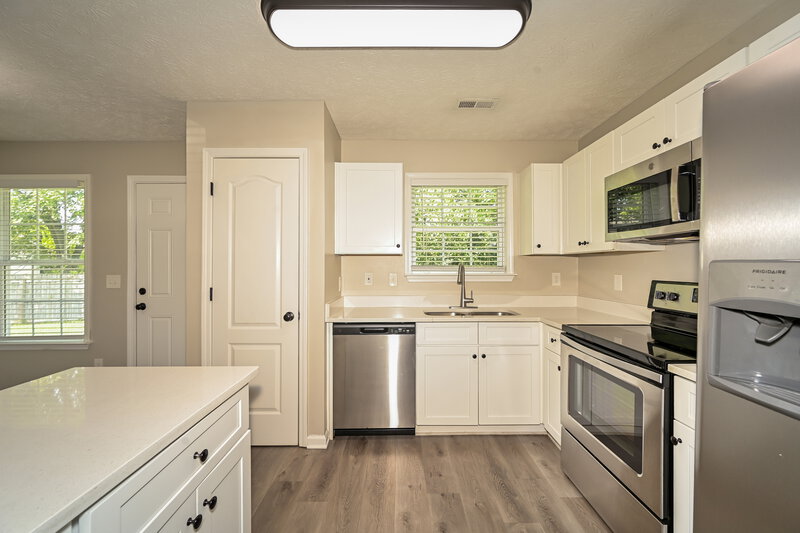 2,030/Mo, 1906 Sean Cove La Vergne, TN 37086 Kitchen View