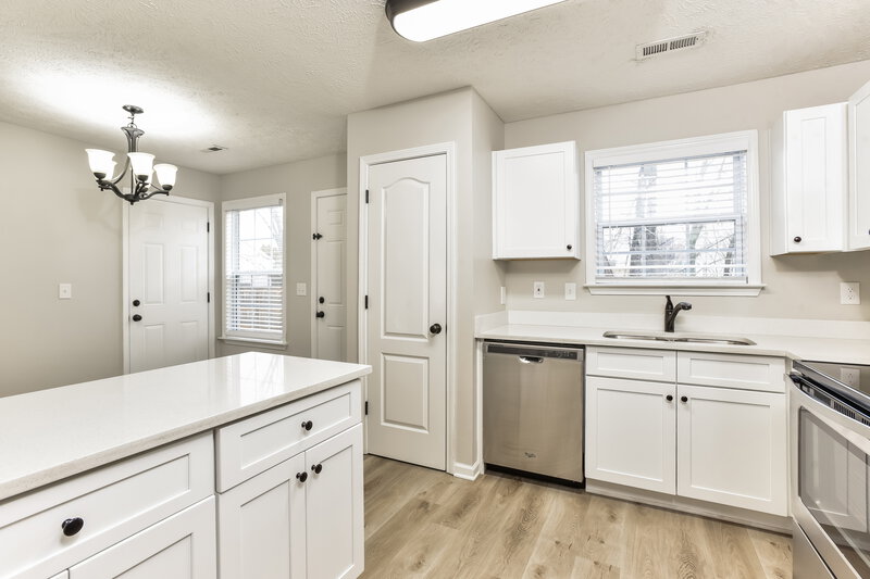 3,080/Mo, 1906 Sean Cove La Vergne, TN 37086 Kitchen View 2