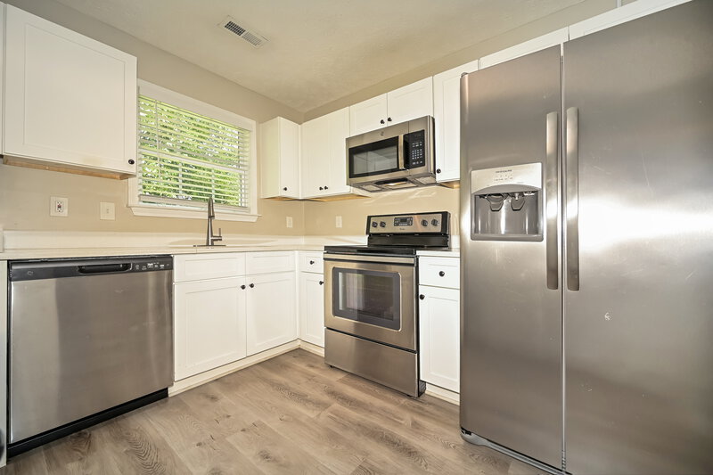 2,030/Mo, 1906 Sean Cove La Vergne, TN 37086 Kitchen View 2