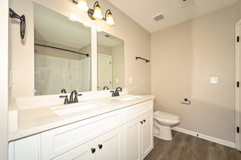 2,030/Mo, 1906 Sean Cove La Vergne, TN 37086 Main Bathroom View 2