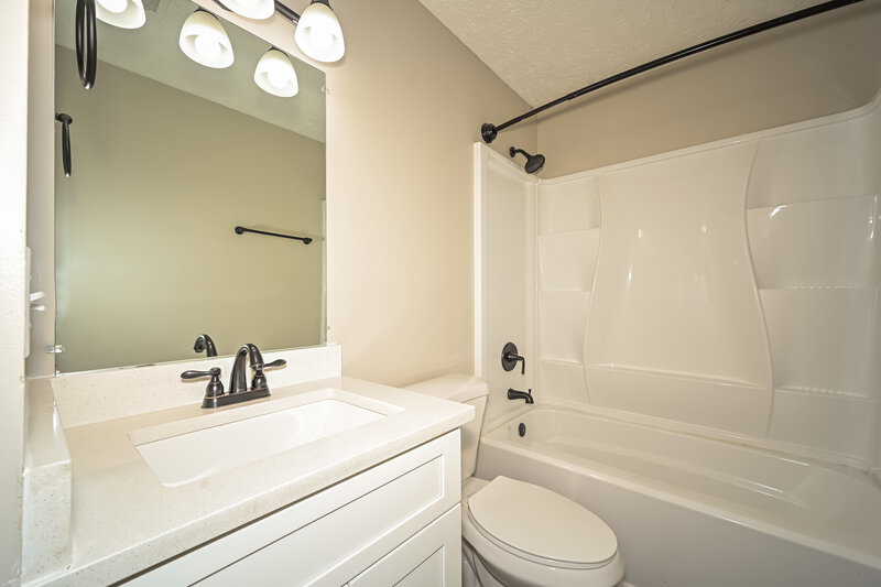 2,030/Mo, 1906 Sean Cove La Vergne, TN 37086 Bathroom View