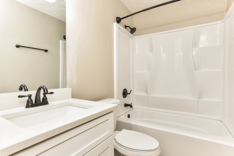 3,080/Mo, 1906 Sean Cove La Vergne, TN 37086 Bathroom View