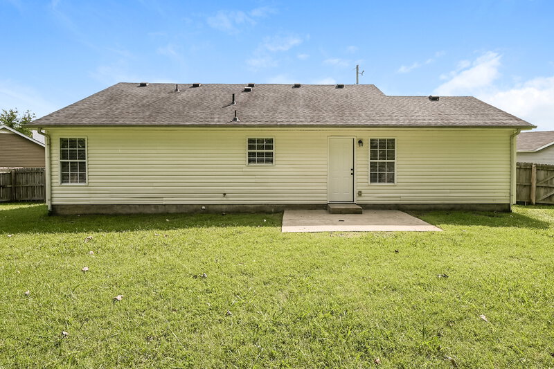 2,030/Mo, 1906 Sean Cove La Vergne, TN 37086 Rear View