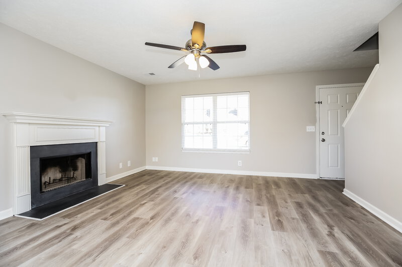 2,100/Mo, 1111 Nahanee Ct Murfreesboro, TN 37130 Living Room View 2
