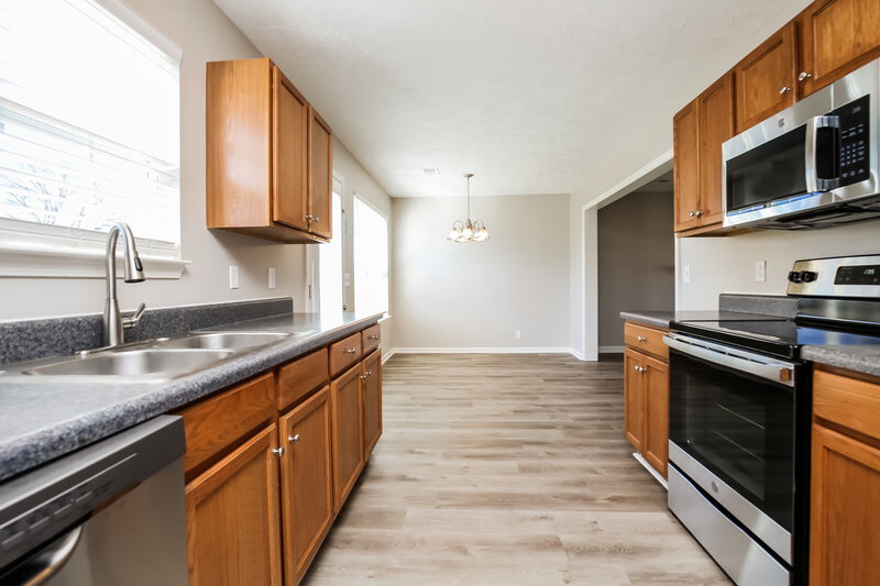 2,100/Mo, 1111 Nahanee Ct Murfreesboro, TN 37130 Kitchen View 3