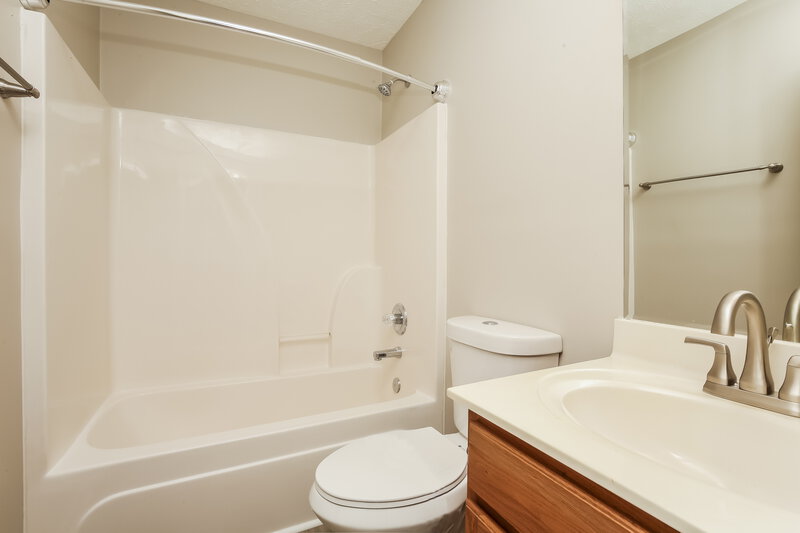 2,100/Mo, 1111 Nahanee Ct Murfreesboro, TN 37130 Main Bathroom View