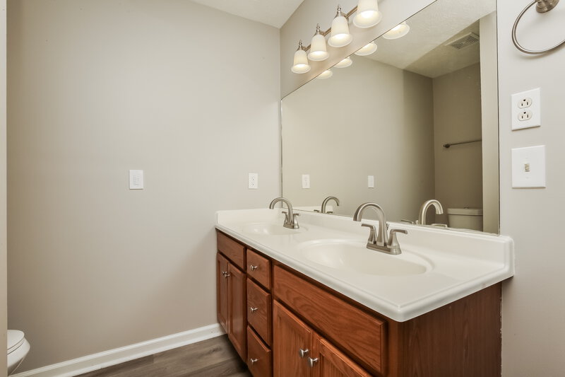 2,100/Mo, 1111 Nahanee Ct Murfreesboro, TN 37130 Bathroom View 2