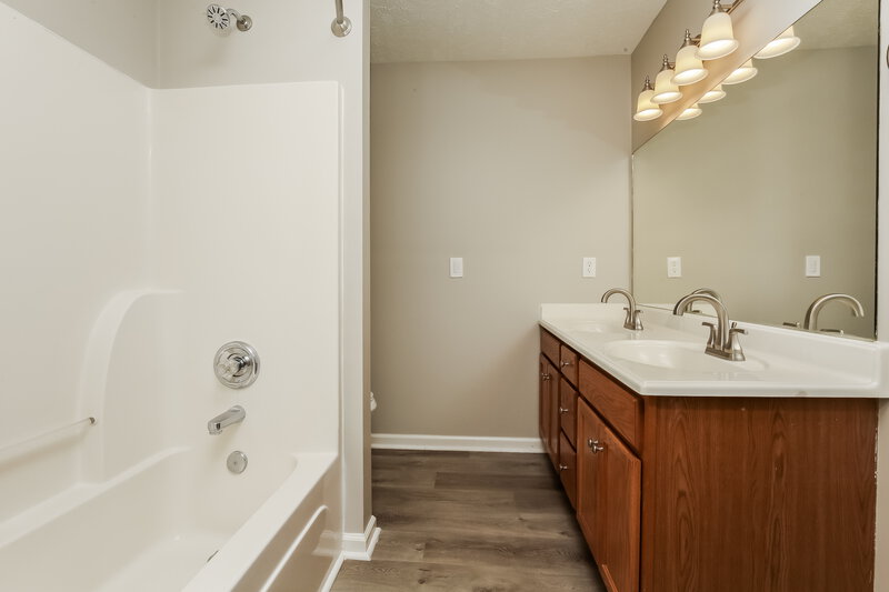 2,100/Mo, 1111 Nahanee Ct Murfreesboro, TN 37130 Bathroom View 3