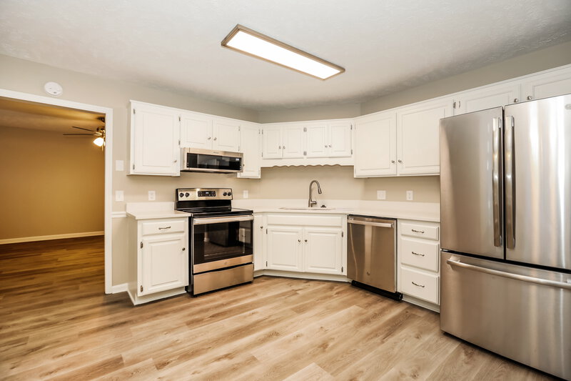 2,800/Mo, 510 Pointe Clear Dr Smyrna, TN 37167 Kitchen View