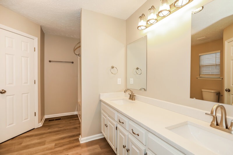 2,800/Mo, 510 Pointe Clear Dr Smyrna, TN 37167 Main Bathroom View