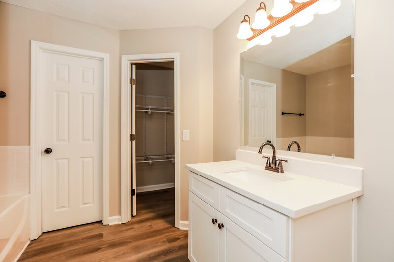 4,200/Mo, 4505 Hunters Green Cir Antioch, TN 37013 Main Bathroom View