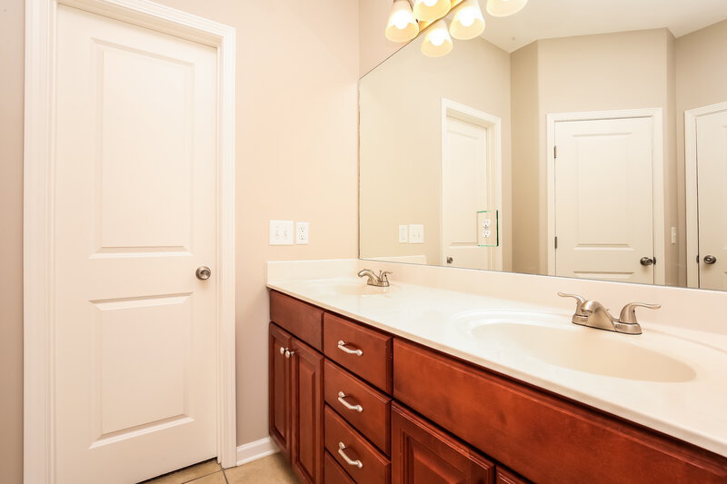 3,190/Mo, 1214 Saddle Brook Mount Juliet, TN 37122 Main Bathroom View