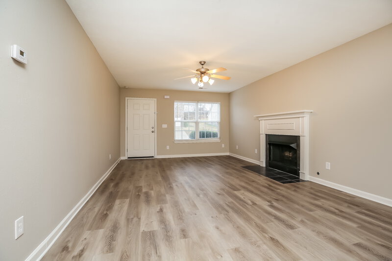 2,205/Mo, 141 Lyndhurst Dr La Vergne, TN 37086 Living Room View