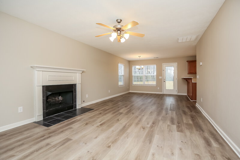 2,205/Mo, 141 Lyndhurst Dr La Vergne, TN 37086 Living Room View 2