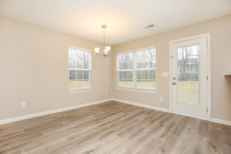 2,205/Mo, 141 Lyndhurst Dr La Vergne, TN 37086 Dining Room View 2
