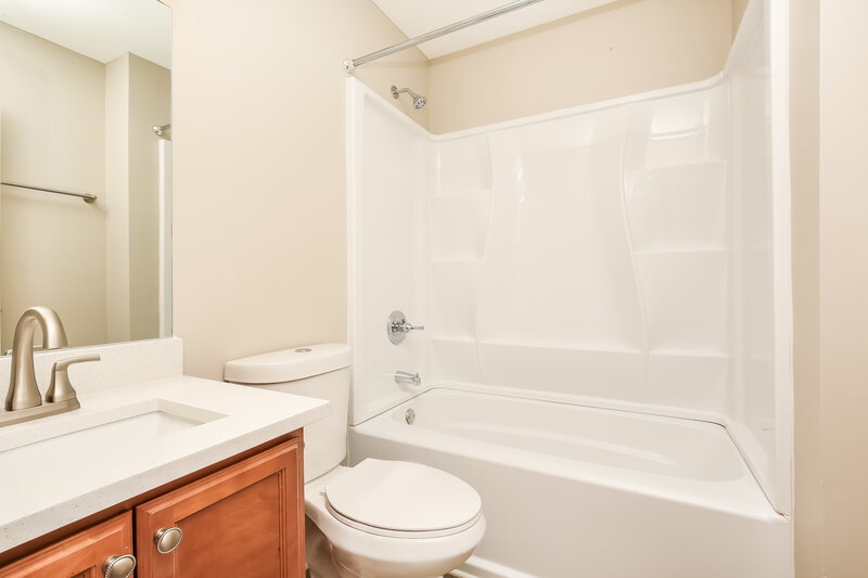 2,205/Mo, 141 Lyndhurst Dr La Vergne, TN 37086 Bathroom View