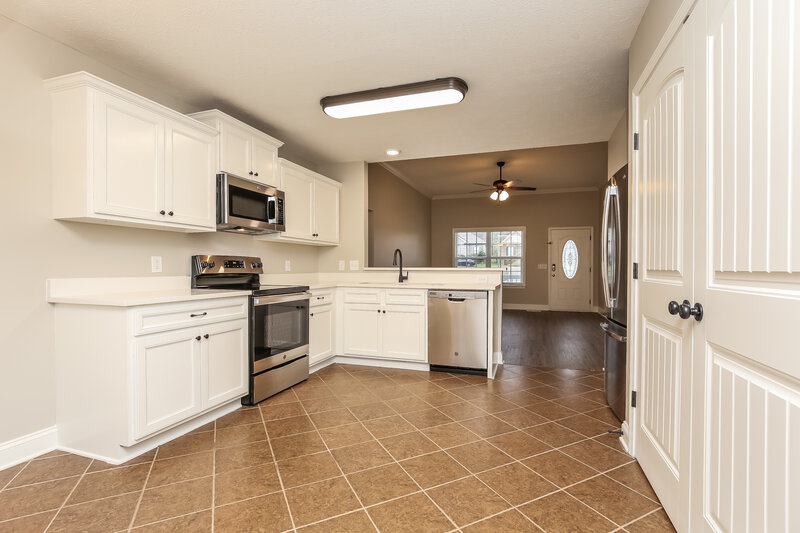 1,715/Mo, 101 Larkin Springs Rd Madison, TN 37115 Kitchen View 2