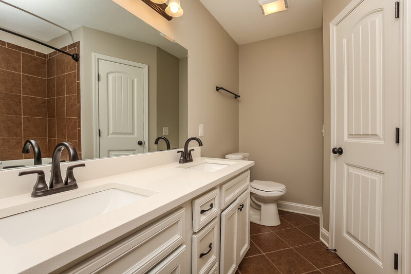 1,715/Mo, 101 Larkin Springs Rd Madison, TN 37115 Main Bathroom View