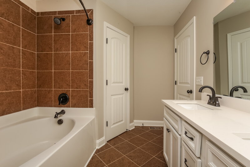 1,715/Mo, 101 Larkin Springs Rd Madison, TN 37115 Main Bathroom View 2