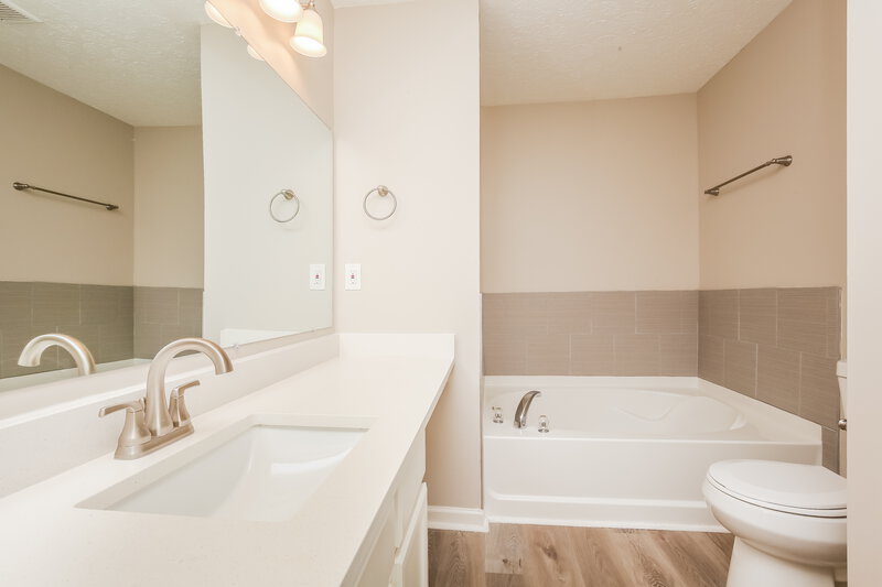 2,330/Mo, 3113 Penn Meade Way Nashville, TN 37214 Main Bathroom View