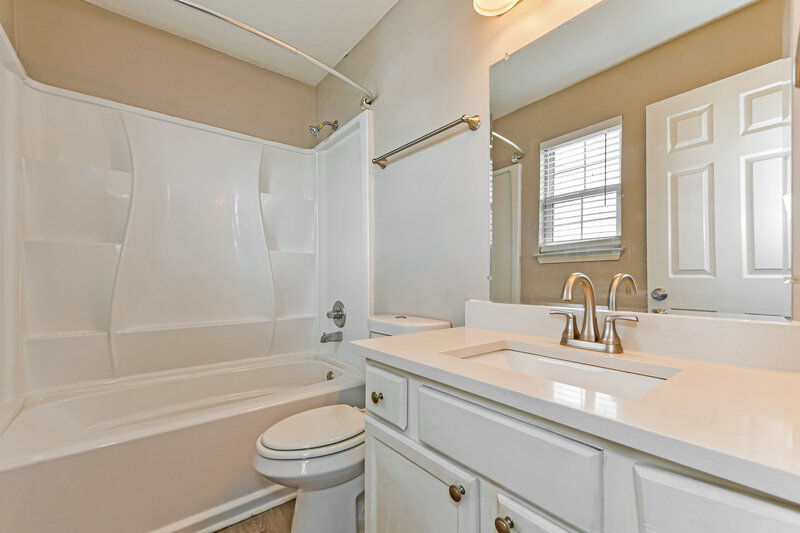 1,895/Mo, 1103 Phelissa Dr La Vergne, TN 37086 Main Bathroom View