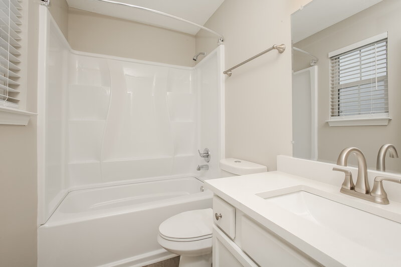 1,895/Mo, 1103 Phelissa Dr La Vergne, TN 37086 Main Bathroom View