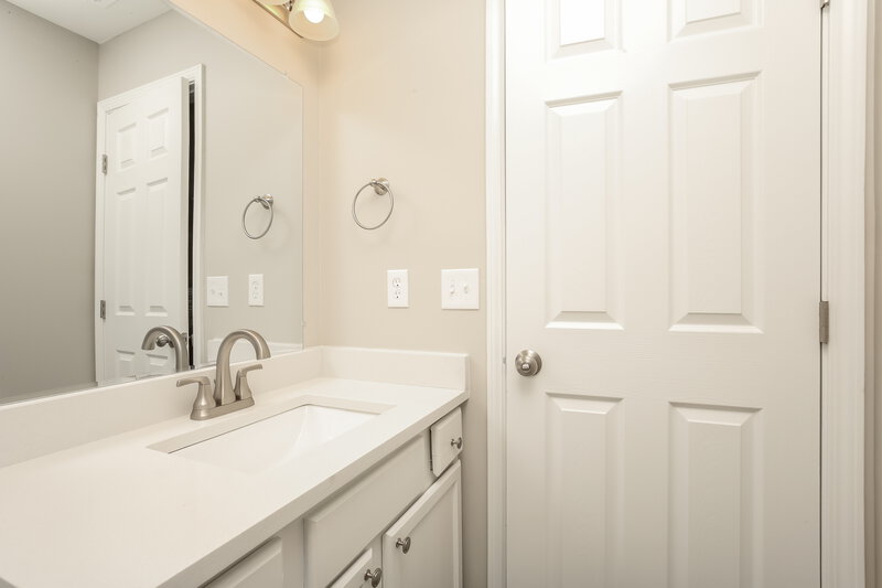 1,895/Mo, 1103 Phelissa Dr La Vergne, TN 37086 Main Bathroom View 2