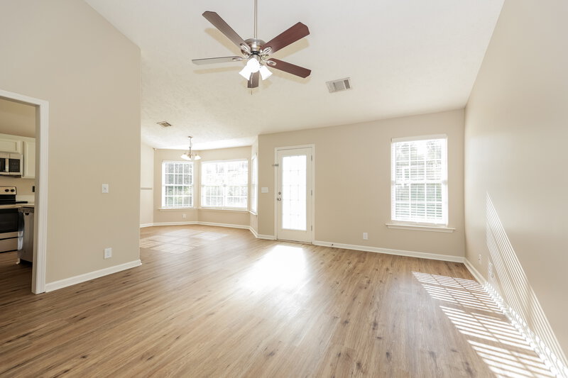 1,955/Mo, 106 Lyndhurst Dr La Vergne, TN 37086 Living Room View