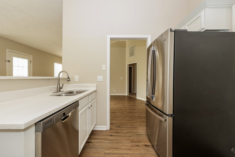 1,955/Mo, 106 Lyndhurst Dr La Vergne, TN 37086 Kitchen View 2