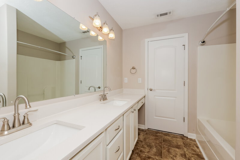 1,955/Mo, 106 Lyndhurst Dr La Vergne, TN 37086 Main Bathroom View 2