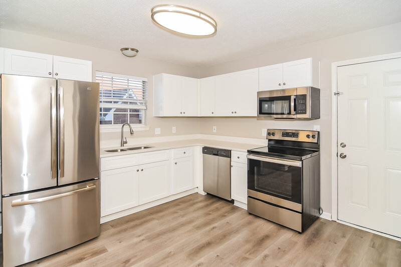 2,005/Mo, 125 Oak Leaf Dr Hendersonville, TN 37075 Kitchen View 2