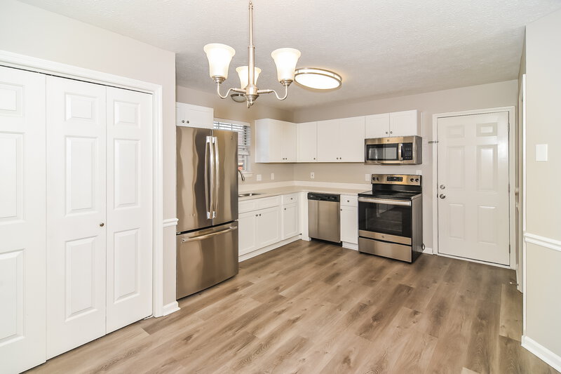 2,005/Mo, 125 Oak Leaf Dr Hendersonville, TN 37075 Kitchen View 3