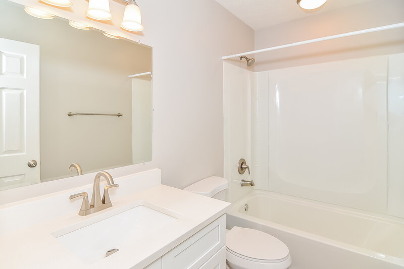2,005/Mo, 125 Oak Leaf Dr Hendersonville, TN 37075 Bathroom View