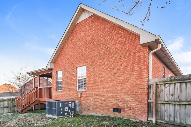 2,005/Mo, 125 Oak Leaf Dr Hendersonville, TN 37075 Rear View