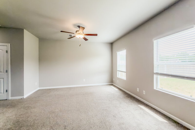 2,220/Mo, 2240 Lismore Dr Murfreesboro, TN 37130 Living Room View 2