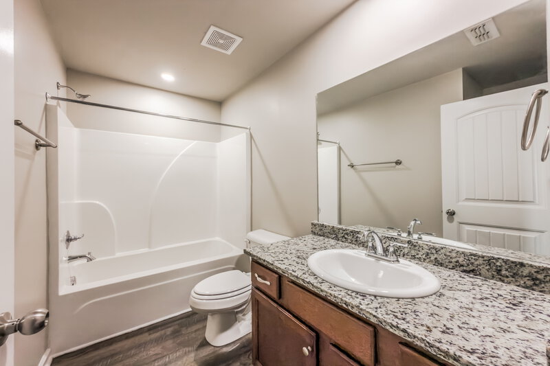 2,220/Mo, 2240 Lismore Dr Murfreesboro, TN 37130 Bathroom View